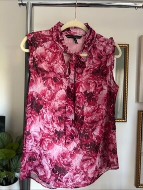 White House Black market 10 Floral Pink Sleeveless valentines tie neck Blouse